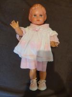 Puppe alt mit Kleidung Sammlerpuppe Niedersachsen - Seevetal Vorschau