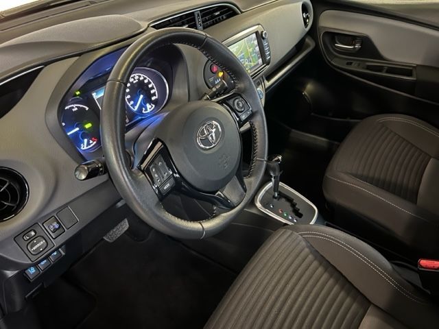 Toyota Yaris Hybrid Comfort Navi Kamera Klimaa. SHZ Spu in Duisburg