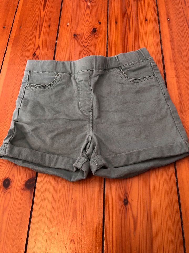 Mädchen Shorts gr. 116 in Hamburg