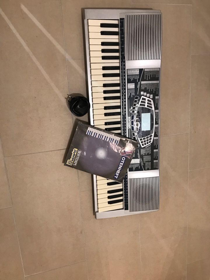 Keyboard Bontempi  PM694 in München