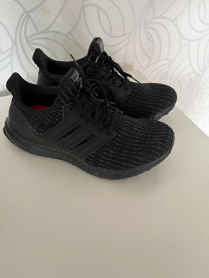 Adidas Ultra Boost, schwarz, Größe 38 in Ostrach