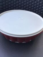 Puddingform Tupperware 23x8cm rot/weiß Niedersachsen - Wallenhorst Vorschau