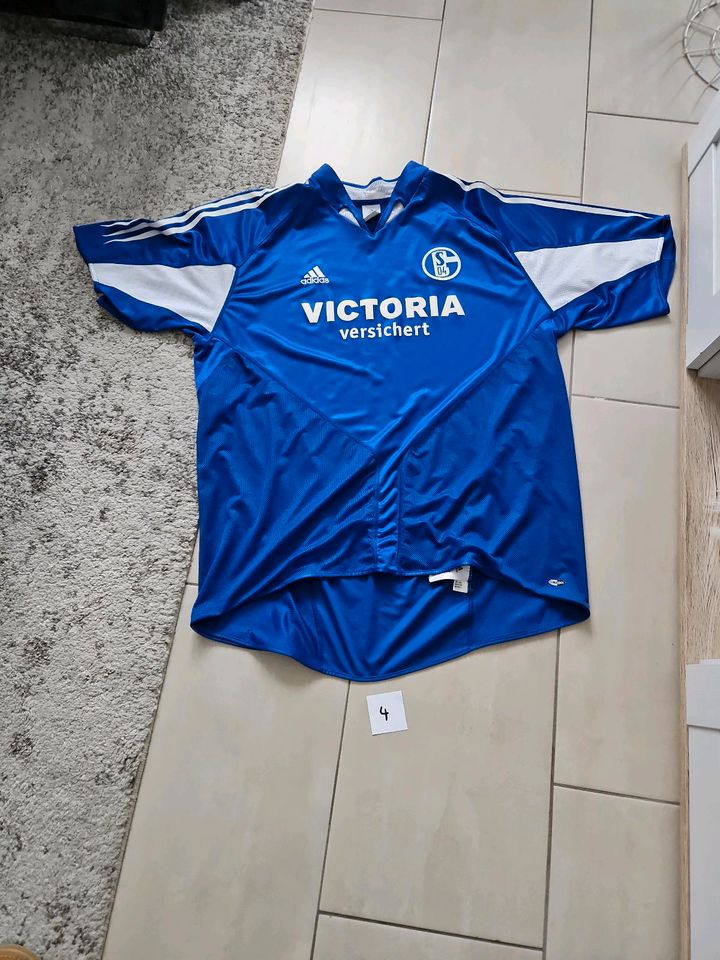 Konvolut Trikot's FC Schalke 04 + Jacke S04 in Neuss