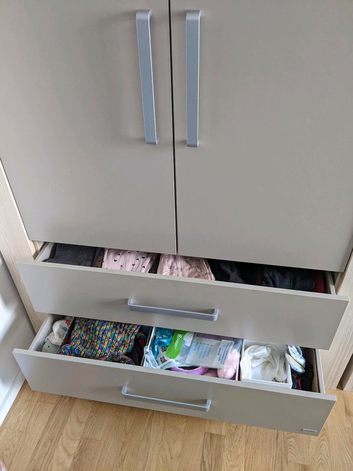 Komplettes Babyzimmer Wellenmöbel Lasse inkl. Wickelaufs+Matratze in Waiblingen