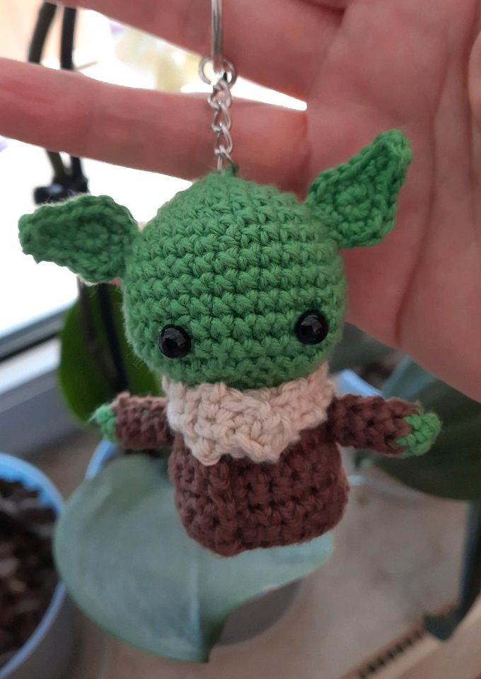 Stofftier, Baby-Yoda, Amigurumi, Schlüsselanhänger, Handarbeit in Burgrieden