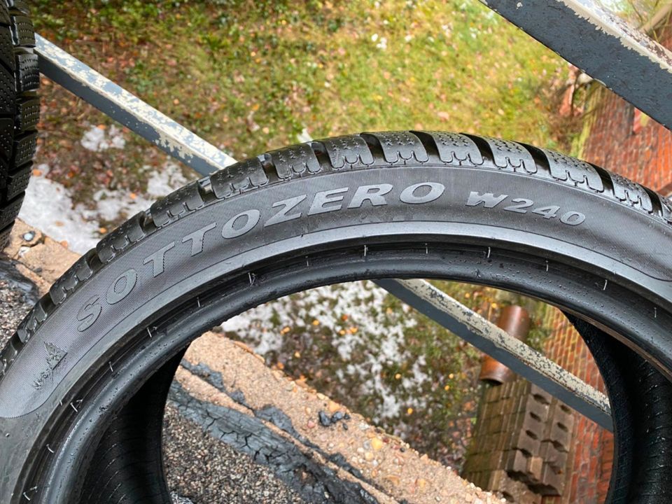 Winterreifen 2x Dunlop 235/40R18 95W 2x Pirelli 245/40R19 98V M+S in Schwelm