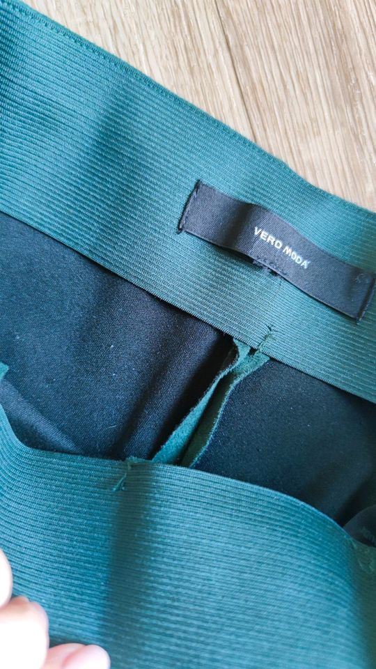 Vero Moda Veloursleder Leggings Wildleder Samt Grün Tannengrün in Freigericht