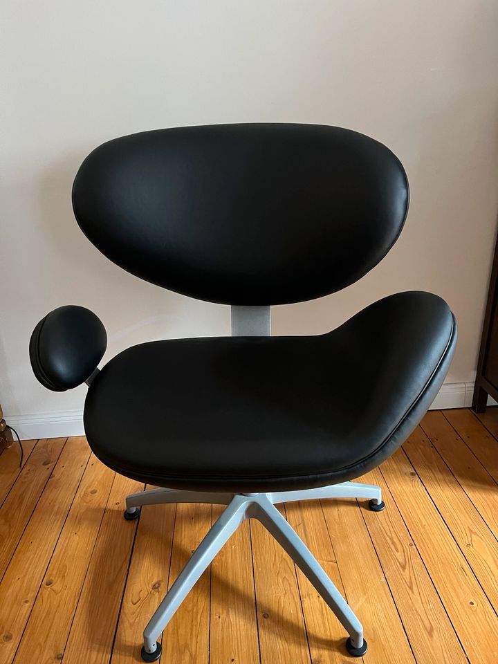 Designer Sessel, neuwertig, ähnlich Arne Jacobsen in Hannover
