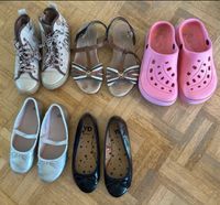 Schuhepaket - Sandalen, Ballerina, Clogs, Sneaker Größe 32/33 Nordrhein-Westfalen - Rösrath Vorschau