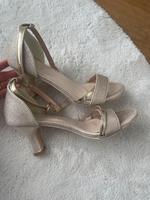 Goldene Pumps Bayern - Kissing Vorschau
