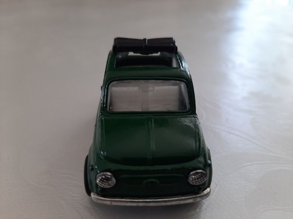 Fiat 500 Modellauto m. Ruckzugmotor/dunkelgrün/Länge: ca. 70mm in Menden