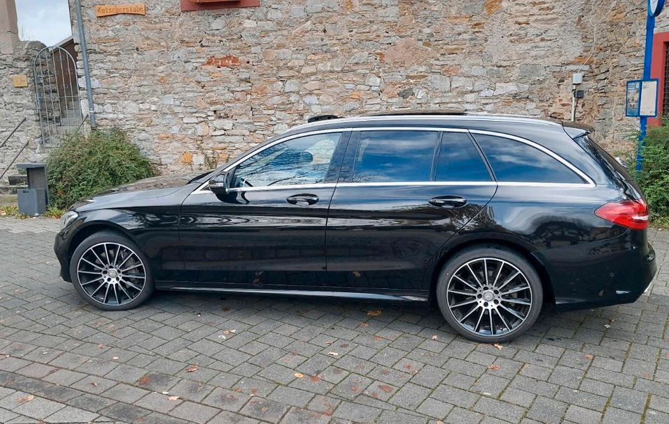 Mercedes Benz C Klasse 400 4-Matic T AMG Line mit Panoramadach in Aßlar