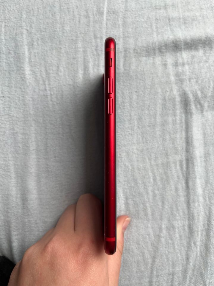 iPhone 8 in Rot in Lünen