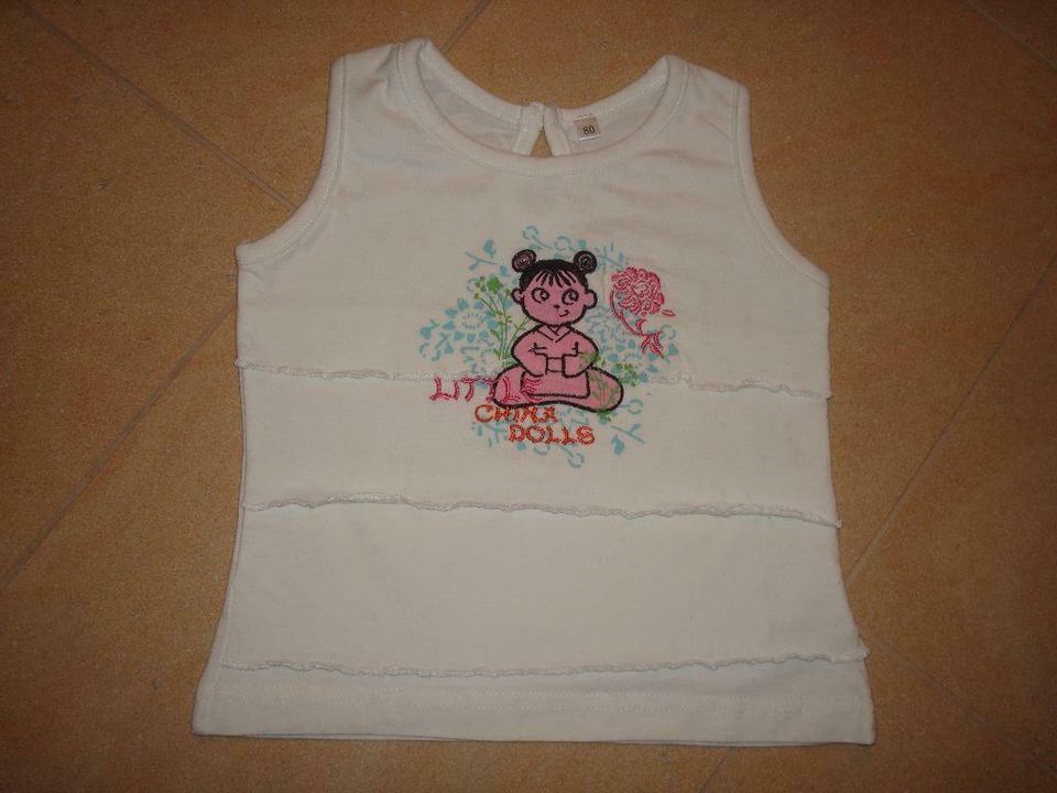 cooles Baby Top weiß Gr. 80 Asia Motiv Rüschchen T-Shirt wie neu in Weinbergen