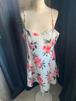 Verkaufe schönes Damenkleid Gr. 44 , Lascana Niedersachsen - Braunschweig Vorschau