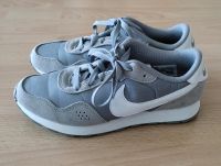 Nike Sportschuhe Größe 39 (fällt kleiner aus) Bayern - Neu Ulm Vorschau