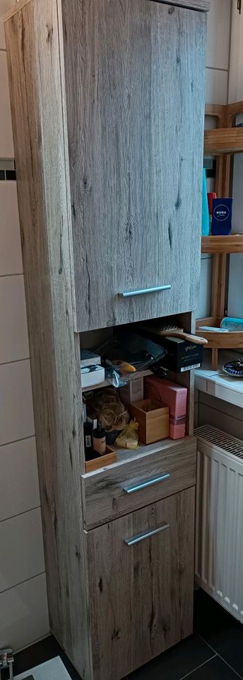 Hochschrank Badezimmer mit viel Stauraum in Nordrhein-Westfalen - Hövelhof  | eBay Kleinanzeigen ist jetzt Kleinanzeigen