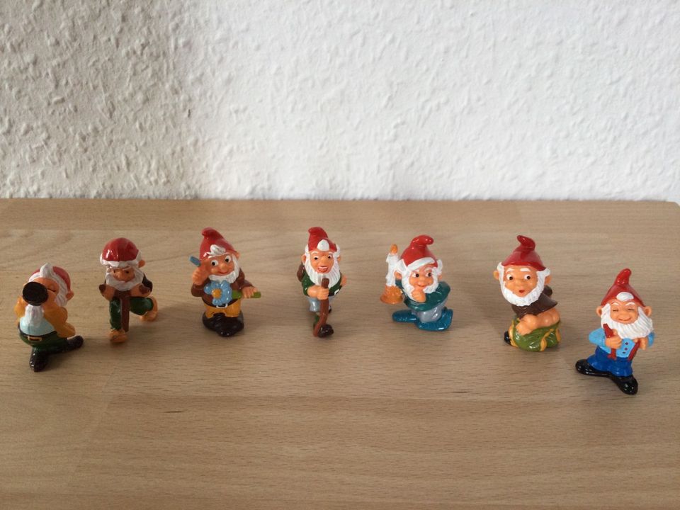 Ü Ei Figuren Sammlung aus den 90ern in Neustetten