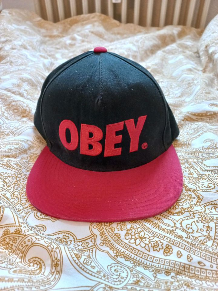 Obey Snapback Schwarz Rot Größenverstellbar in Berlin