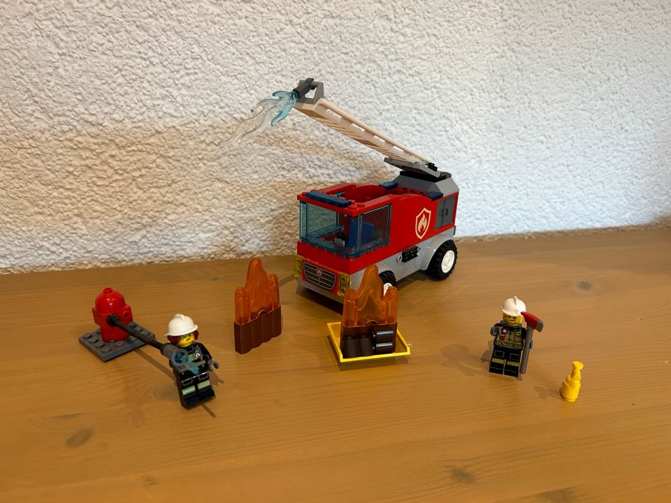 Lego City Feuerwehrauto zu verkaufen in Holenberg