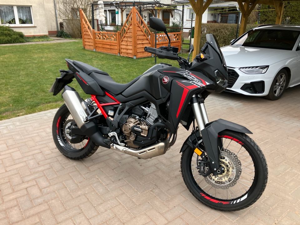 Honda CRF 1100 L DCT Africa Twin 1. Hand in Wittenberge