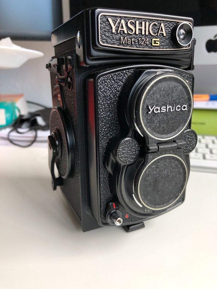 Yashica Mat-124G in Centrum