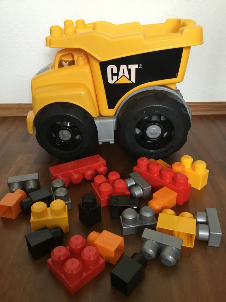 MEGA Bloks CAT-Kipplaster LKW mit 23 Bausteinen Fahrerfigur Auto in Troisdorf