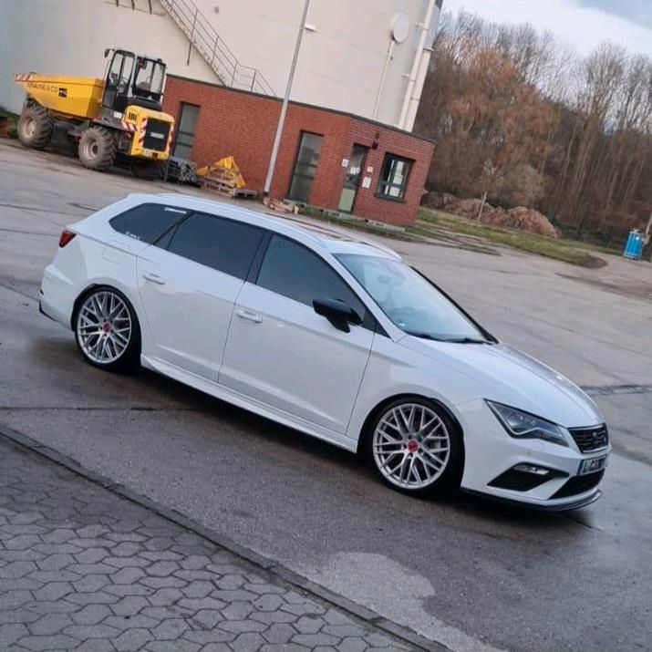 Original Seat Leon 5F Aerodynamik-Kit Sport Seitenschweller in Leipzig