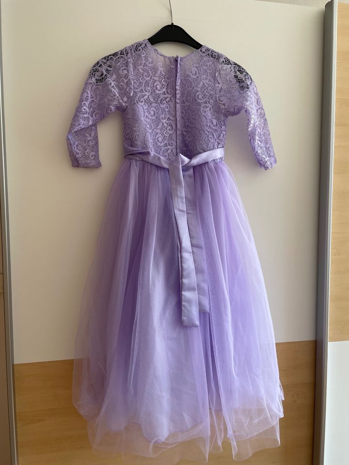 Mädchenkleid in Lila Märchen Prinzessinnen Kleid Kinder in Bremen