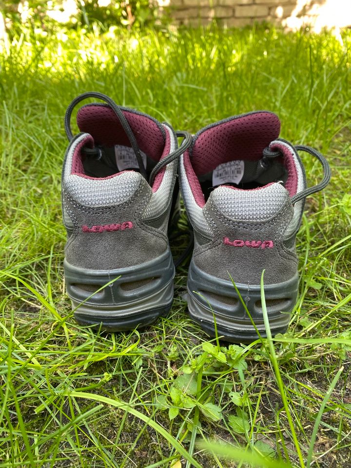 Lowa Wanderschuhe für Frauen in Nürnberg (Mittelfr)