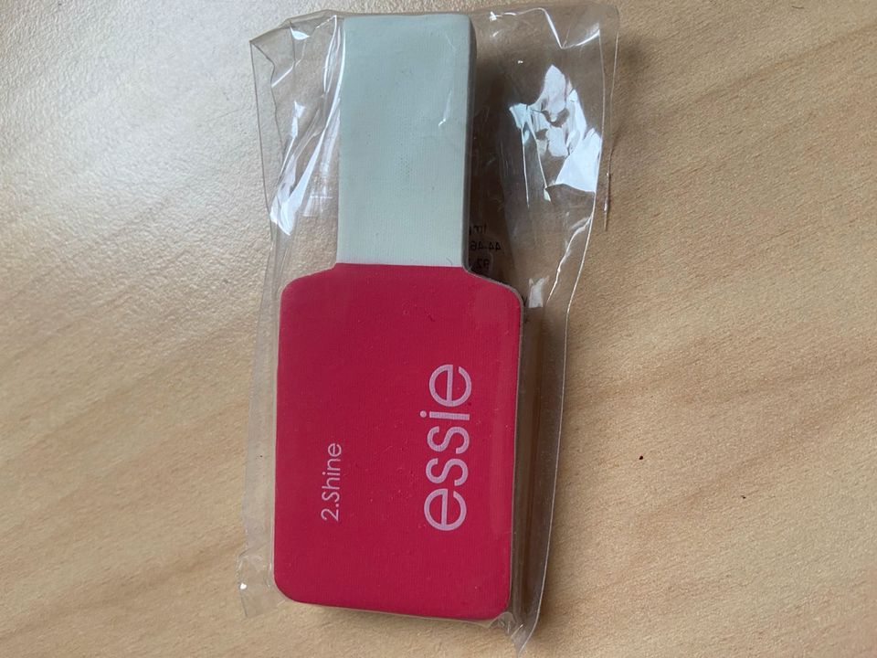 6 Essie Nagellacke 13,5 ml + Nagelpfeile + Tasche in Biedenkopf