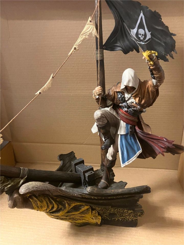 Assassins Creed Black Flag Figur Edward Kenway mit Zubehör in Lenzen (Elbe)