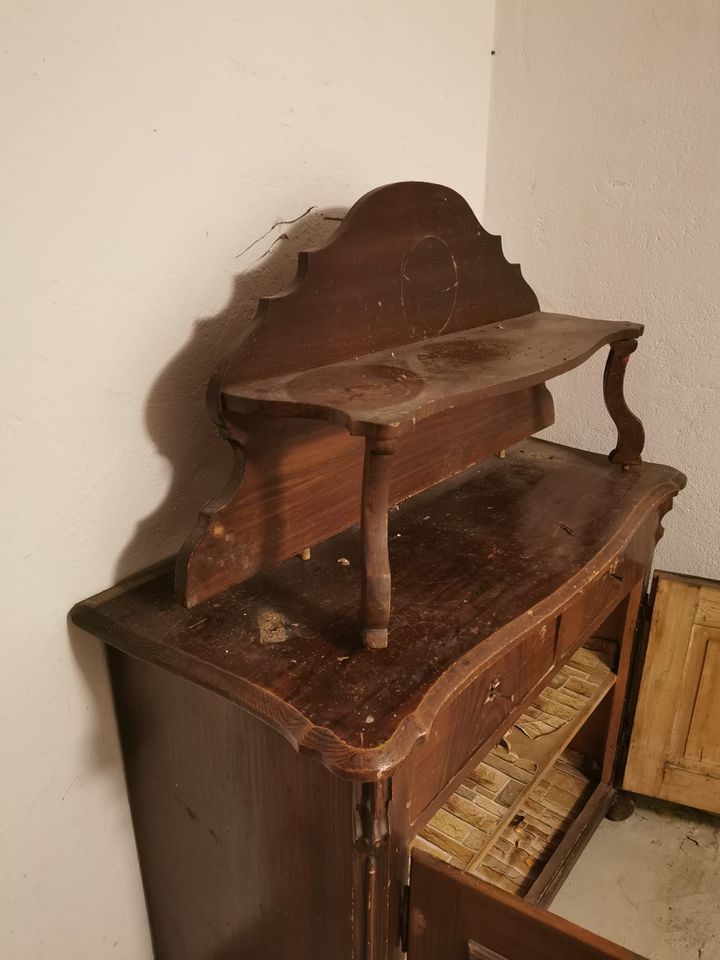 Möbelstück Schrank Anrichte 1900? in Marktredwitz