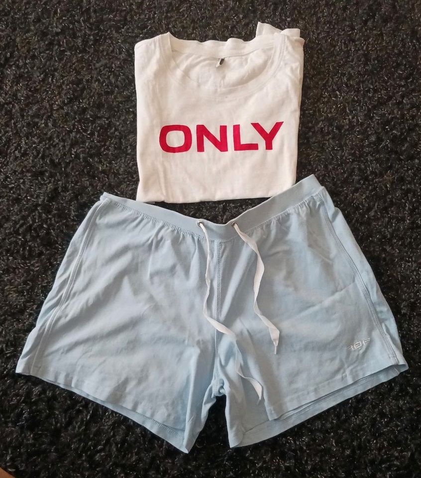 Damen-T-Shirt und Shorts, Größe M in Bernburg (Saale)