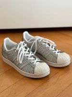 ADIDAS SUPERSTAR , reflektiert im Licht, grau weiß, Gr. 38 2/3 Berlin - Wilmersdorf Vorschau