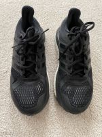 Adidas boost Turnschuhe Hallenschuhe Gr. 38 schwarz Niedersachsen - Raddestorf Vorschau