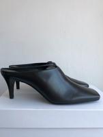 COS Schuhe Leder Mules Schwarz Gr. 37 NEU Berlin - Wilmersdorf Vorschau