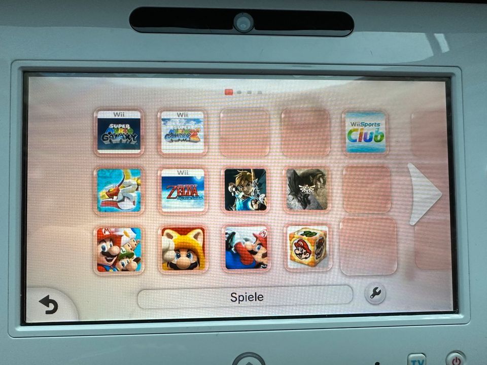 Wii U mit 11 vorinstallierten Spielen (8GB Variante) in Bochum