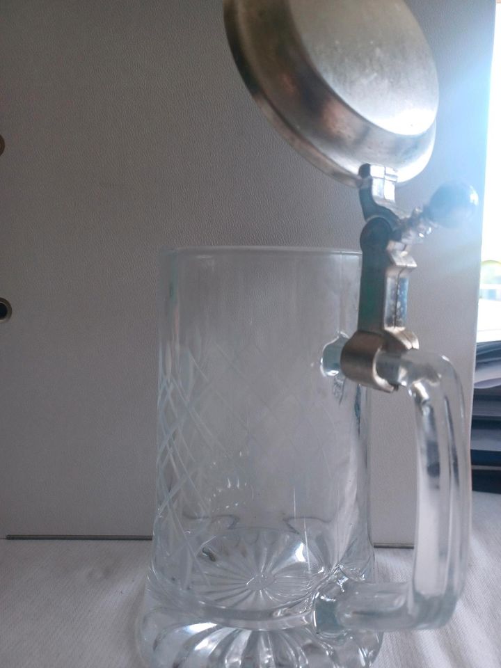 Krug Glaskrug mit Zinndeckel in Neckargemünd