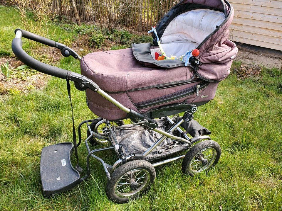 Emmaljunga Kinderwagen mit Luftbereifung & viel Zubehör in Aukrug