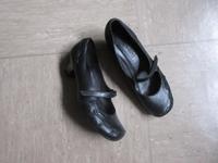 Schwarze Echtleder Pumps 5th Avenue 38 dünne Bändchen vorne Hessen - Friedberg (Hessen) Vorschau
