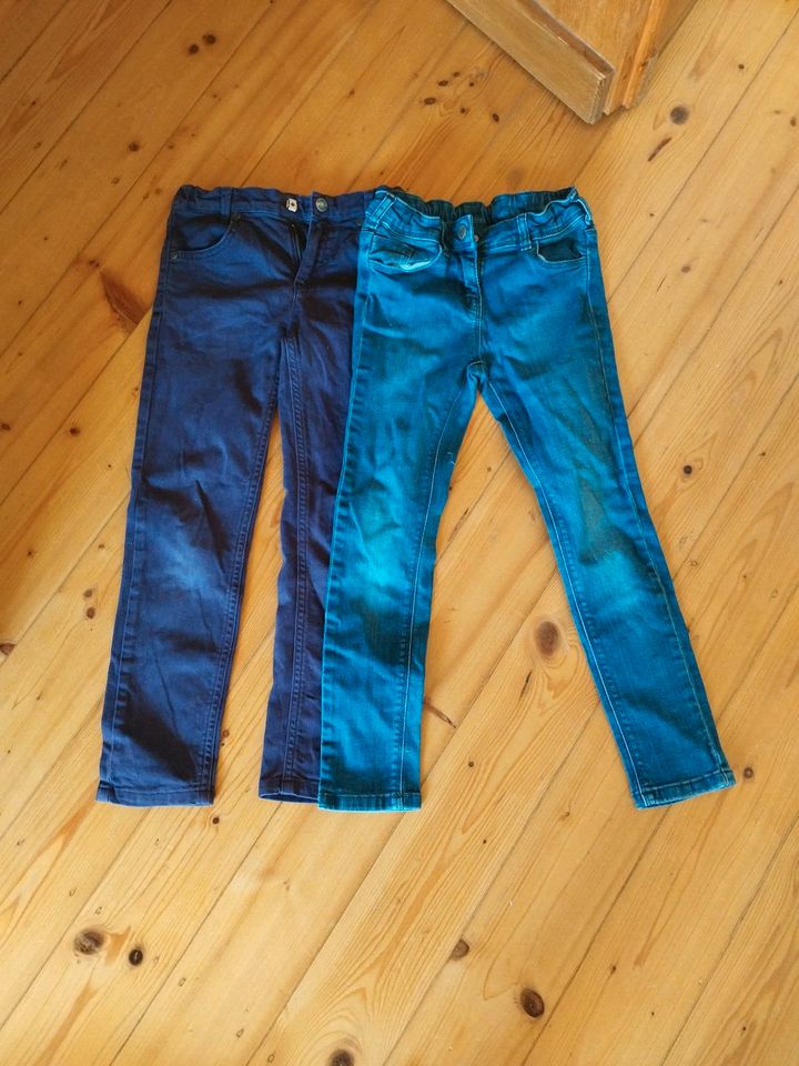 2 Jeans 122, Jako o und C&A in Biedenkopf