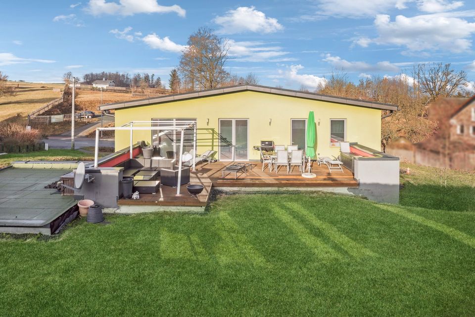 Moderne Praxisimmobilie mit exklusiver wohnwirtschaftlicher Nutzungsmöglichkeit im Obergeschoss in Oelsnitz / Vogtland