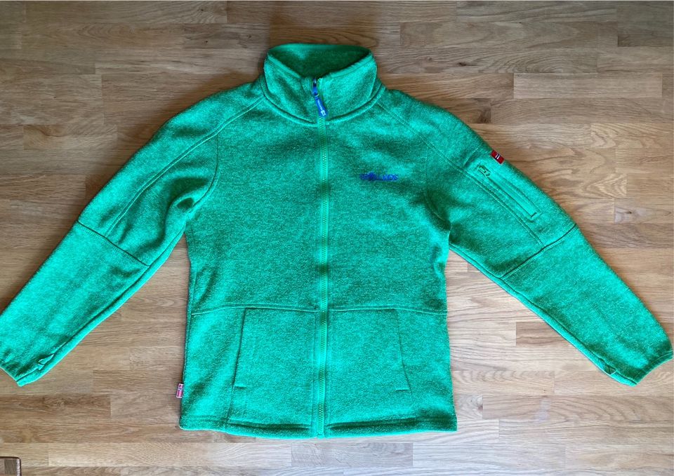 Grüne Strickfleecejacke von Trollkids Gr. 152 in Schlangen