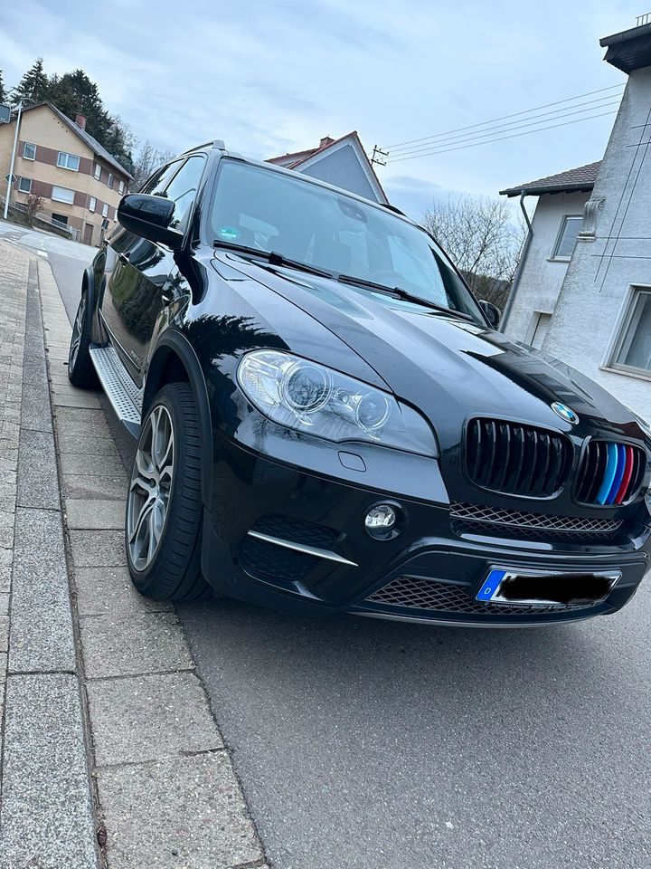 BMW X5 E70 3.0D M (Black in Black) (Tausch möglich) in Bexbach