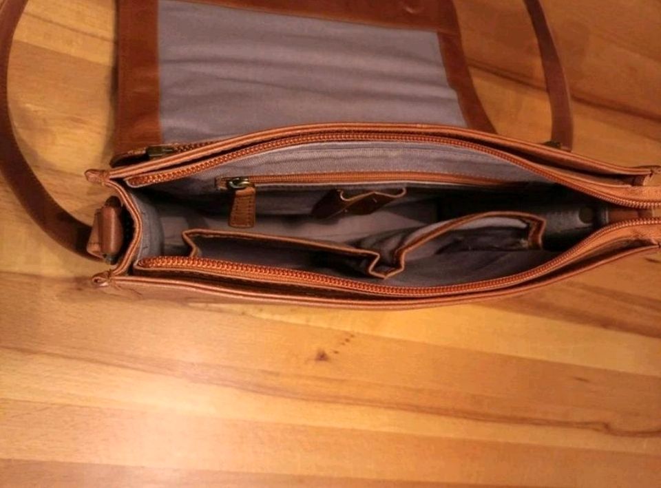 Handtasche aus Leder in Quickborn