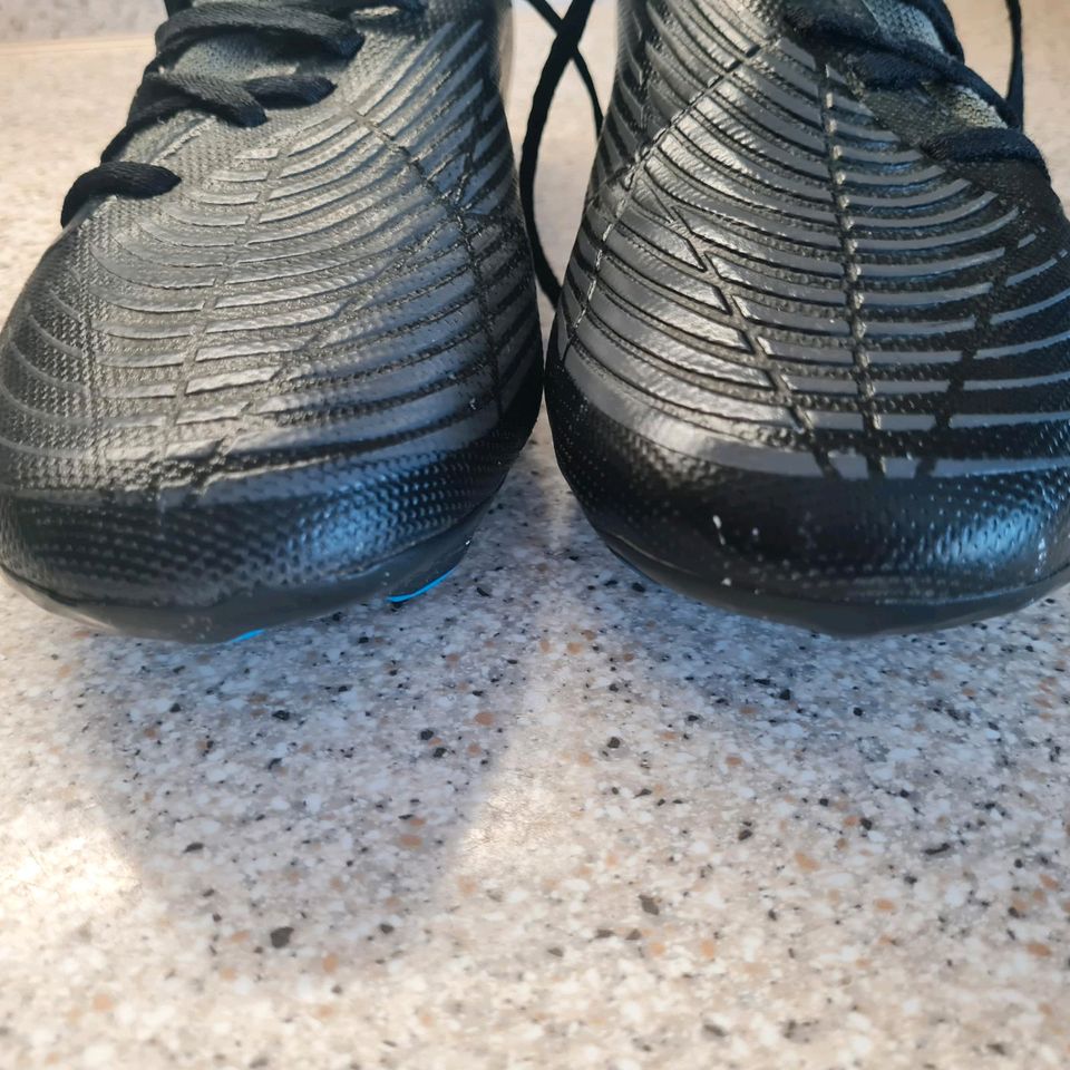 Adidas Fussballschuhe Gr. 43 in Wartenberg