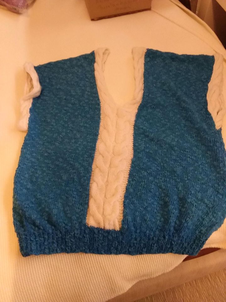 Handgestrickter Pulli in Höchberg