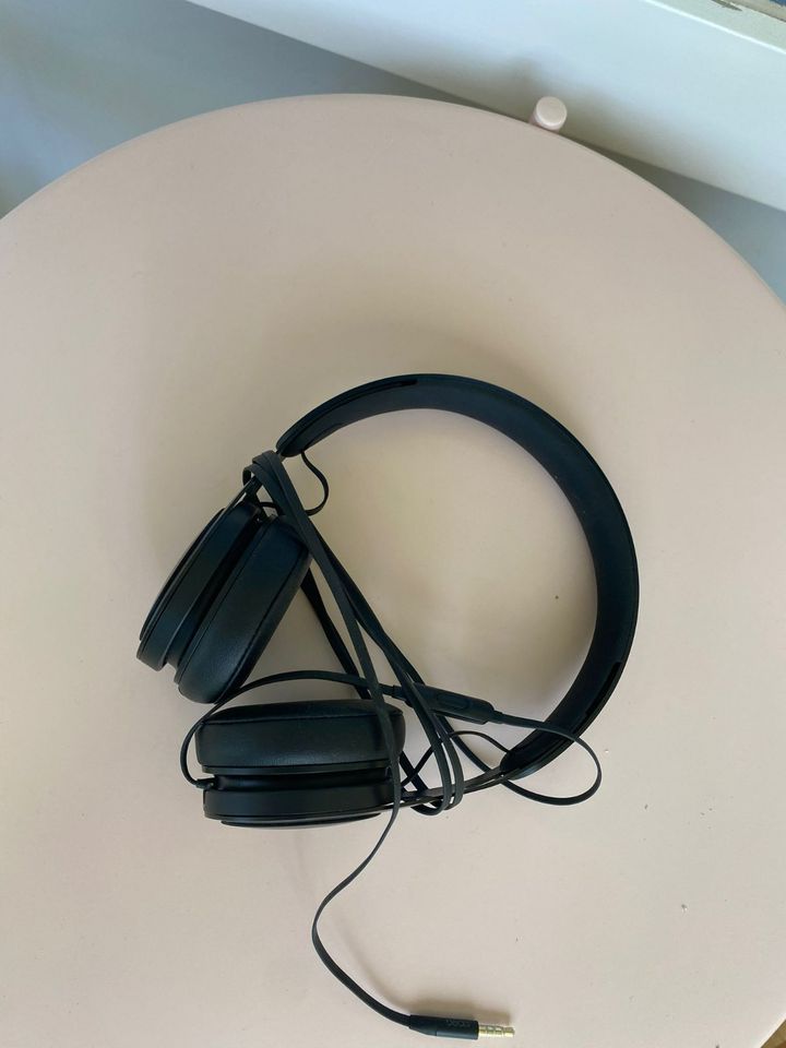 Beats Headphones mit Kabel in München