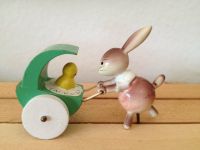 Hasenmutter mit Kinderwagen alt Ostern Hase Holz  bemalt Nordrhein-Westfalen - Willich Vorschau